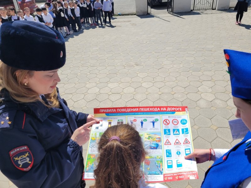 В рамках юбилейного года ЮИД автоинспекторы Кабардино-Балкарии и юные инспекторы движения провели тренинги по ПДД для учеников начальных классов